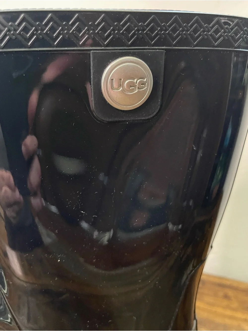 UGG shiny black